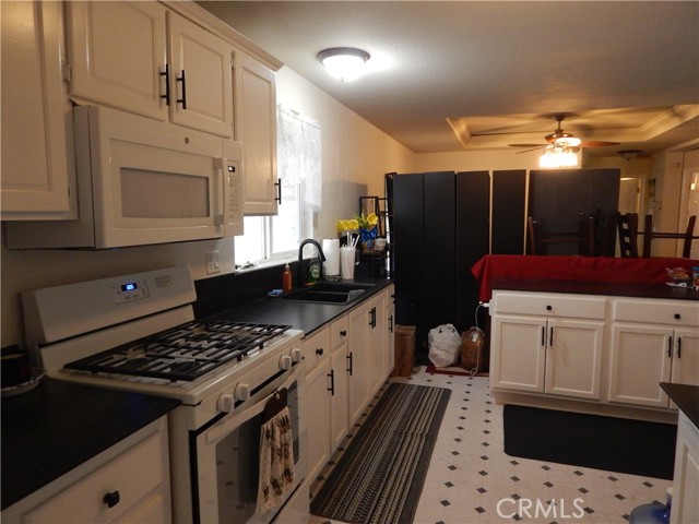 2200 W WILSON, Banning CA: https://media.crmls.org/medias/5fac2147-f02b-45d8-944a-f39eb8b3c2d2.jpg