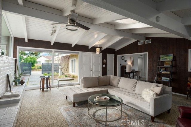 Detail Gallery Image 10 of 39 For 1264 W Celeste, Fresno,  CA 93711 - 4 Beds | 3 Baths