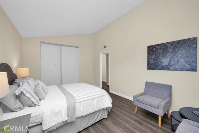 1047 E Huntington Drive, Monrovia CA: https://media.crmls.org/medias/5facfc83-6595-4857-a1e3-b8f9340cdbb9.jpg