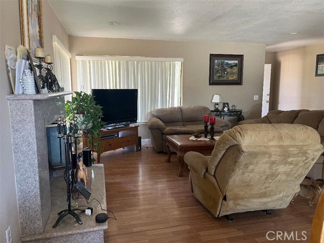 9752 E Avenue Q6, Palmdale CA: https://media.crmls.org/medias/5fae8702-35d9-442c-b448-e3b16b7708a8.jpg