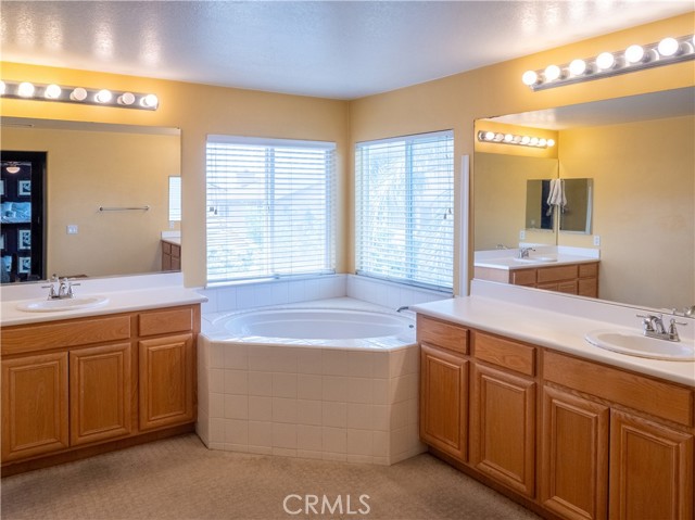7351 Citrus Valley Avenue, Eastvale CA: https://media.crmls.org/medias/5fafd889-c0a5-4c3e-9727-ad925a948958.jpg