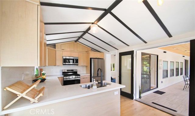 Detail Gallery Image 10 of 40 For 7867 Rim Canyon Rd, Sunland,  CA 91040 - 3 Beds | 3 Baths