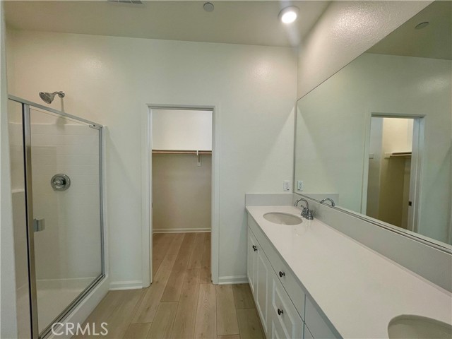 Detail Gallery Image 8 of 14 For 4028 Summer Way, Corona,  CA 92883 - 4 Beds | 3 Baths