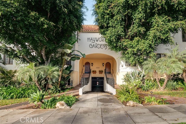 Detail Gallery Image 1 of 1 For 1345 N Hayworth Ave #214,  West Hollywood,  CA 90046 - 2 Beds | 2 Baths