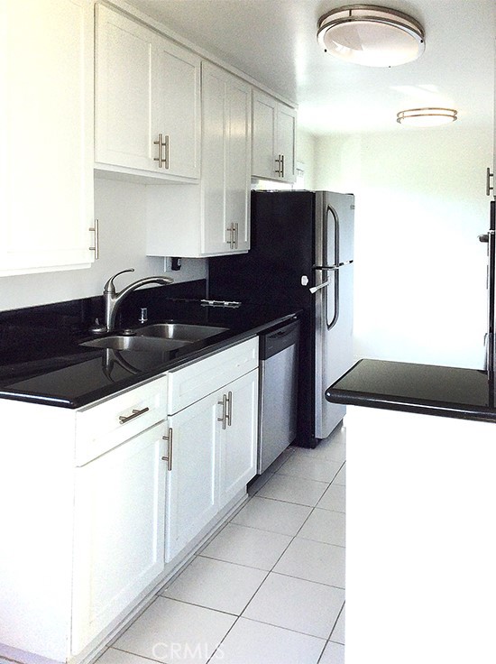 Detail Gallery Image 12 of 25 For 811 6th St #305,  Santa Monica,  CA 90403 - 3 Beds | 2 Baths