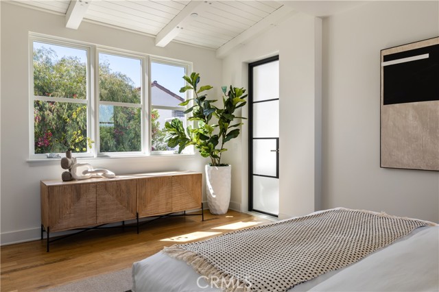 2217 Laurel Place, Newport Beach CA: https://media.crmls.org/medias/5fb215fc-1473-4073-8756-974649bb589e.jpg