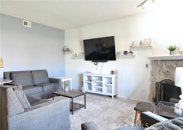 Image 3 for 16465 Green Tree Blvd #4, Victorville, CA 92395