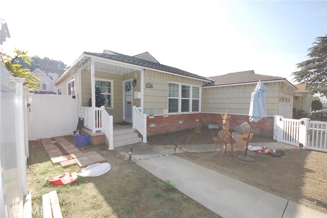 3708 Michelson Street, Lakewood CA: https://media.crmls.org/medias/5fb33746-6a8d-4668-a23a-83ef3b2efec2.jpg