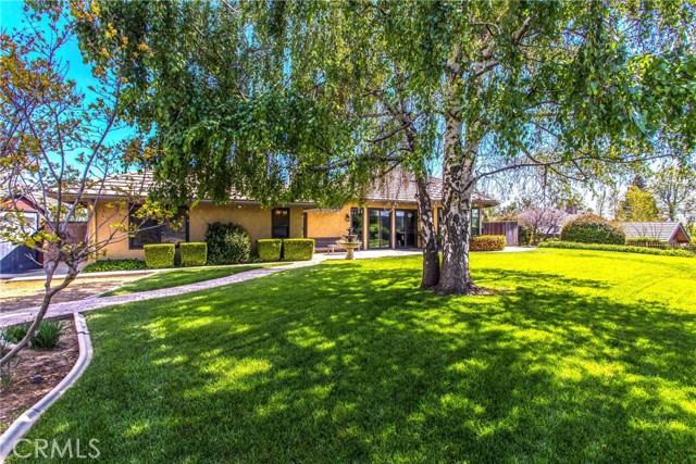 13046 Oak Crest Drive, Yucaipa CA: https://media.crmls.org/medias/5fb3e903-236c-44e8-a062-728113f8836e.jpg