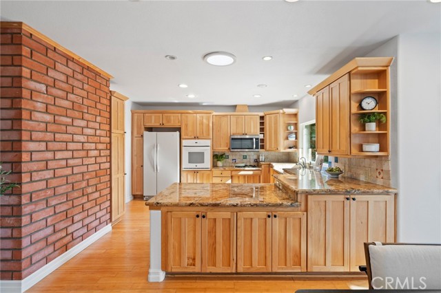 3273 Indiana Ave, Costa Mesa CA: https://media.crmls.org/medias/5fb45b01-861a-4050-9041-f51fe6e1dd90.jpg