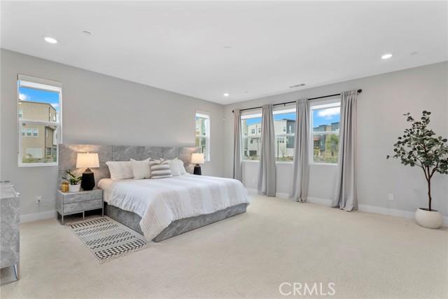Detail Gallery Image 28 of 74 For 27018 California Ct, Valencia,  CA 91381 - 4 Beds | 4/1 Baths