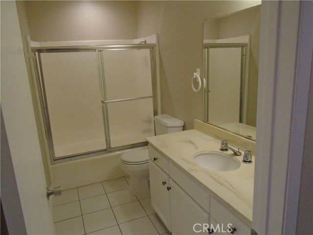 Detail Gallery Image 14 of 23 For 18516 Mayall St #D,  Northridge,  CA 91324 - 3 Beds | 2/1 Baths