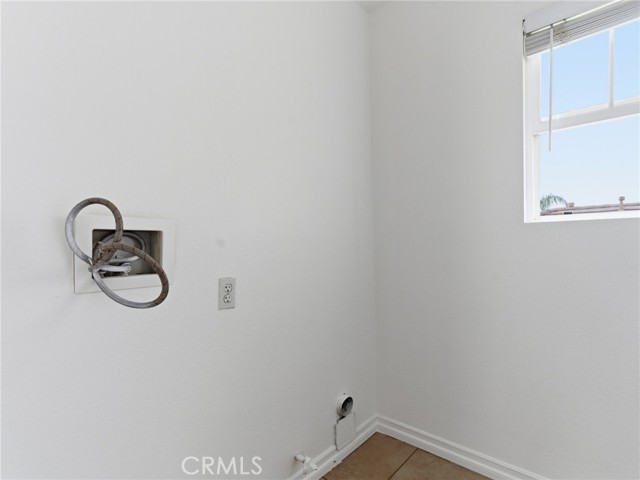 Detail Gallery Image 17 of 36 For 29436 Shannon Ct, Canyon Country,  CA 91387 - 4 Beds | 2/1 Baths