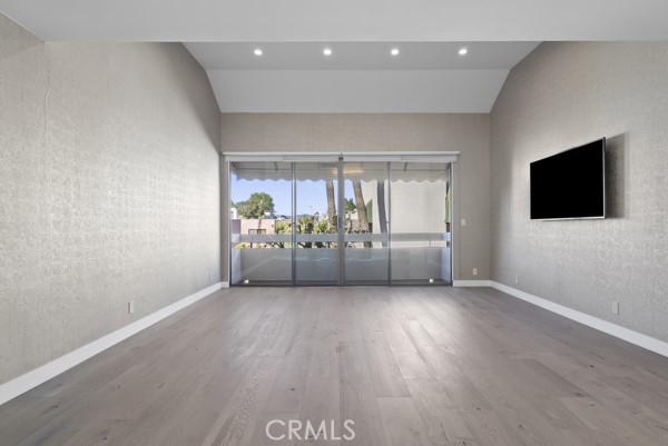 Detail Gallery Image 11 of 21 For 5315 White Oak #M,  Encino,  CA 91316 - 3 Beds | 3 Baths