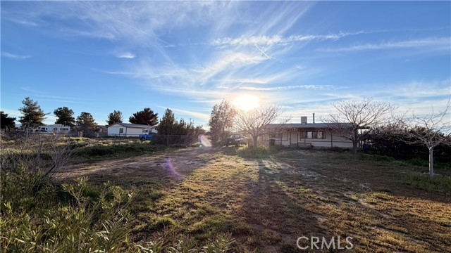 Detail Gallery Image 3 of 5 For 13958 Sage, Oak Hills,  CA 92344 - 5 Beds | 3/1 Baths