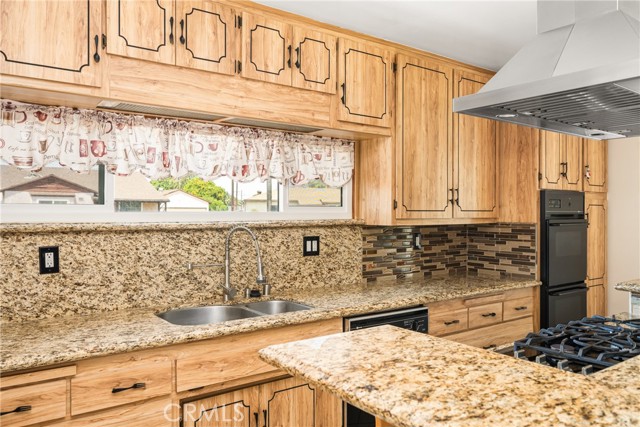 2775 Wetherly Avenue, Long Beach CA: https://media.crmls.org/medias/5fb68910-be78-4847-bb73-9f0c4b7f6c1f.jpg