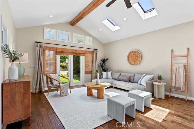 1069 Avenue D, Redondo Beach CA: https://media.crmls.org/medias/5fb689da-7972-4075-bf54-34aee8643ef5.jpg