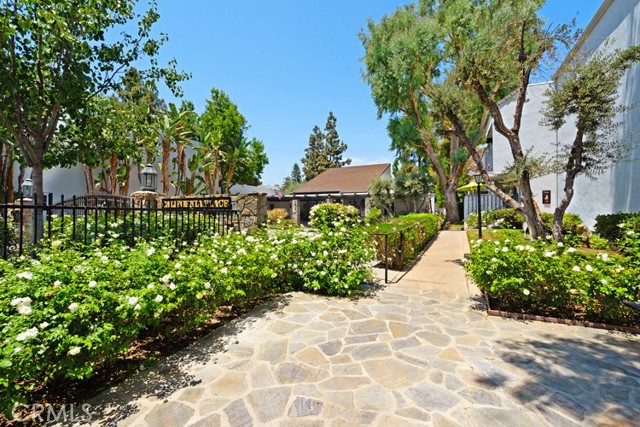 Detail Gallery Image 1 of 29 For 18645 Hatteras St #264,  Tarzana,  CA 91356 - 1 Beds | 1 Baths