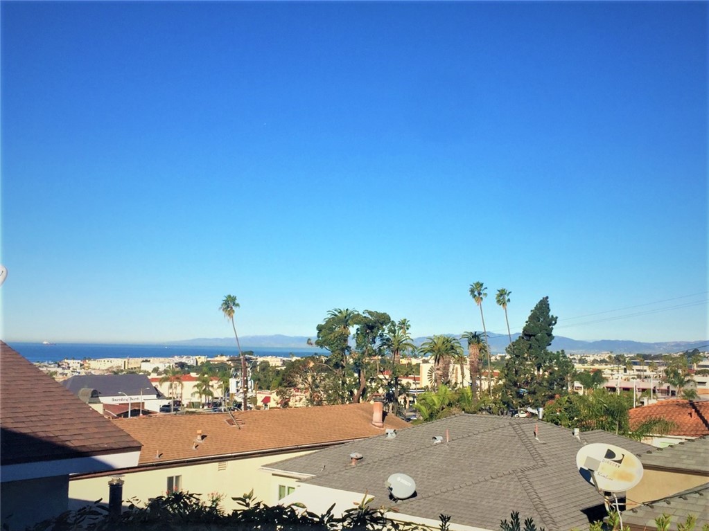 915 9th Street, Hermosa Beach, California 90254, 6 Bedrooms Bedrooms, ,2 BathroomsBathrooms,Residential,Sold,9th,SB22020635