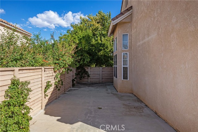 42153 Parkmont Drive, Lancaster CA: https://media.crmls.org/medias/5fb70e20-5afb-4528-9621-4e58bace4c85.jpg