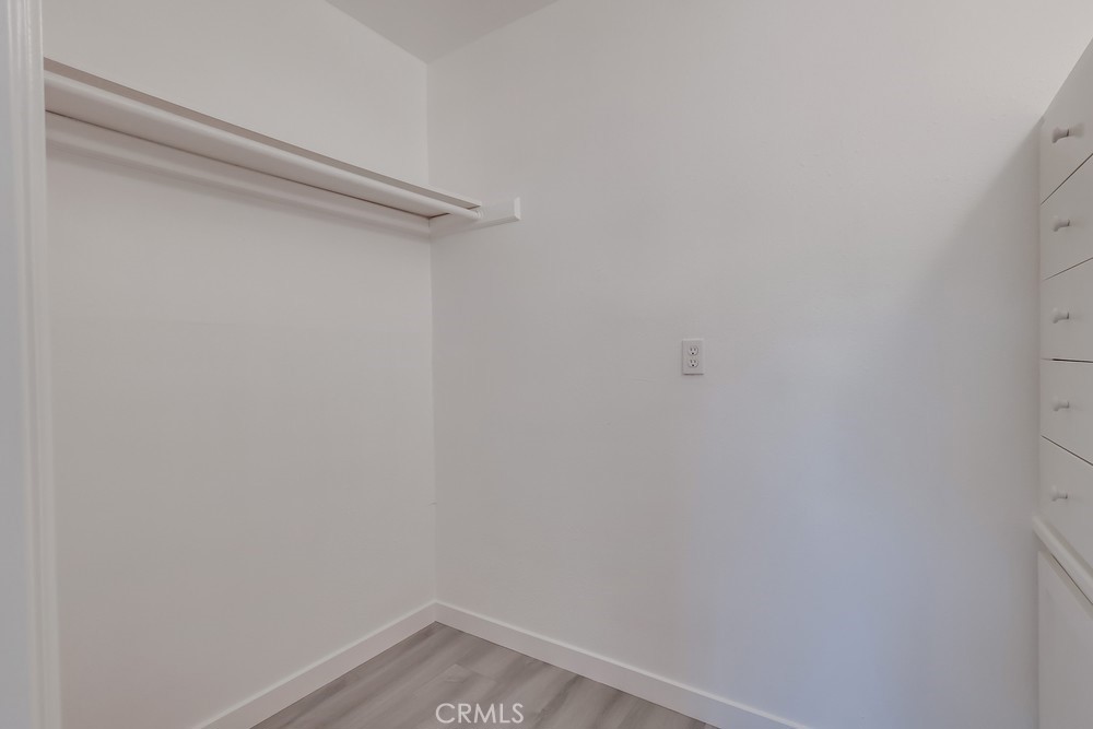 https://media.crmls.org/medias/5fb874e1-daa9-41e6-8041-3e79a6cfde92.jpg?preset=X-Large