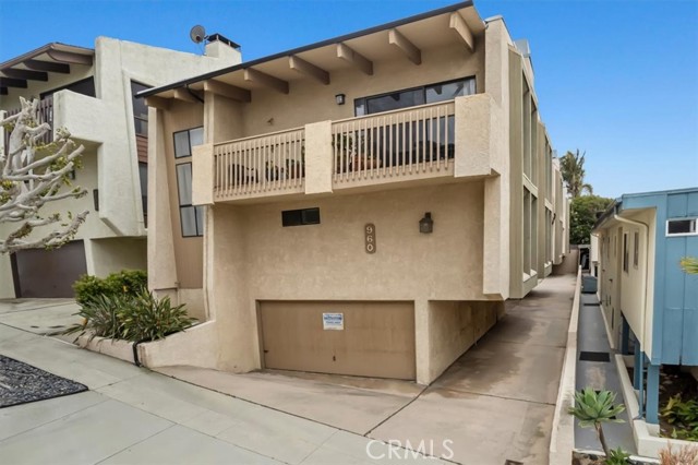 960 1st Street, Hermosa Beach, California 90254, 2 Bedrooms Bedrooms, ,2 BathroomsBathrooms,Residential,Sold,1st,SB23071974