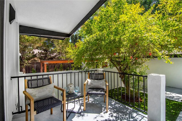 Detail Gallery Image 33 of 65 For 22284 Avenue San Luis, Woodland Hills,  CA 91364 - 6 Beds | 5/1 Baths