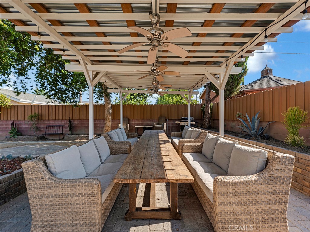 https://media.crmls.org/medias/5fb8e1e3-cbf5-43cd-a51b-4047715b920d.jpg?preset=X-Large