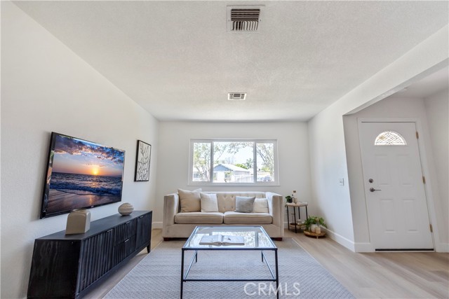 Detail Gallery Image 8 of 27 For 428 W Grove St, Rialto,  CA 92376 - 3 Beds | 2 Baths