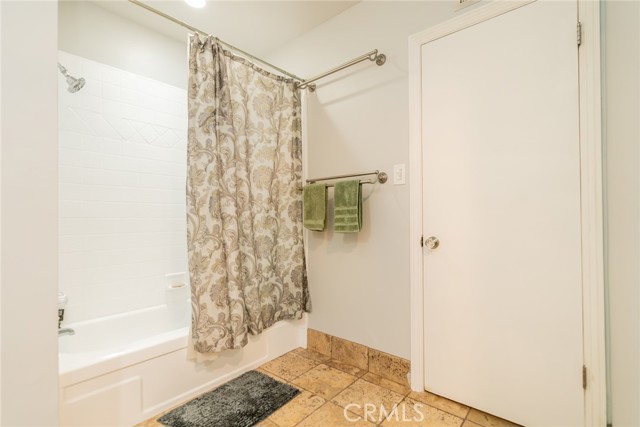 533 Via Vista Dr, Redlands CA: https://media.crmls.org/medias/5fb97cad-41b0-4fd7-a870-a4a8b1dd290a.jpg