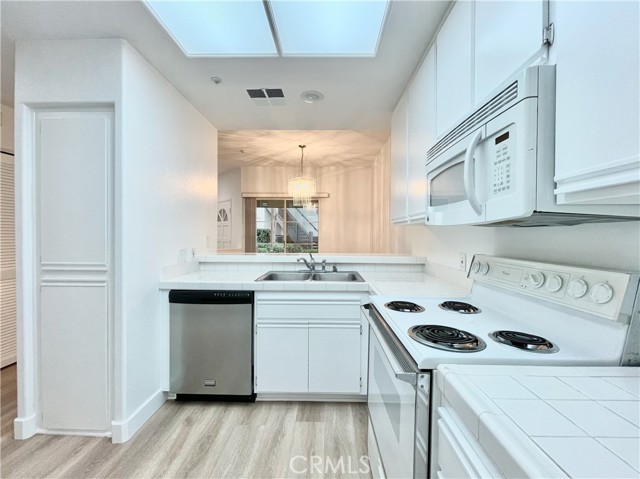 Detail Gallery Image 6 of 21 For 2960 Champion #1503,  Tustin,  CA 92782 - 2 Beds | 2 Baths