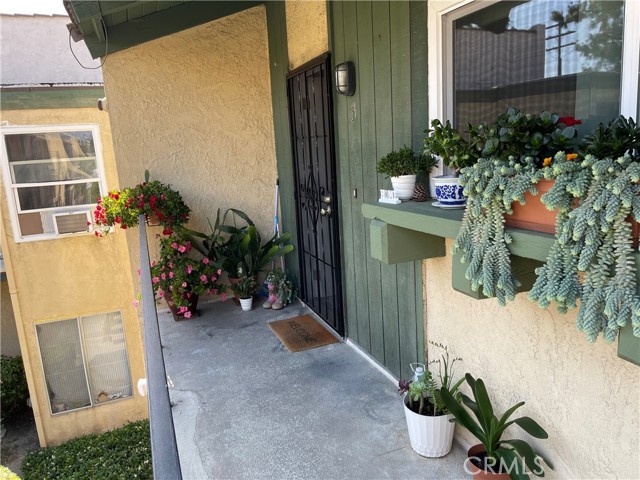 Detail Gallery Image 1 of 1 For 21602 Belshire Ave #5,  Hawaiian Gardens,  CA 90716 - 2 Beds | 2 Baths