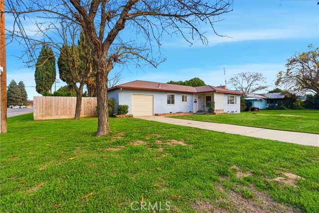 Detail Gallery Image 3 of 44 For 2410 S Locust, Visalia,  CA 93277 - 2 Beds | 1 Baths