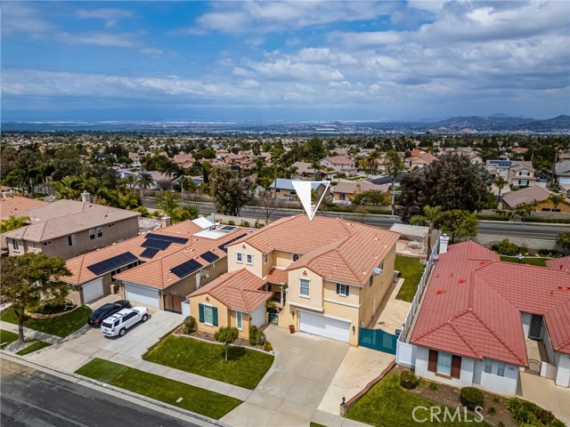 Detail Gallery Image 2 of 32 For 833 W Orange Heights, Corona,  CA 92882 - 5 Beds | 3/1 Baths