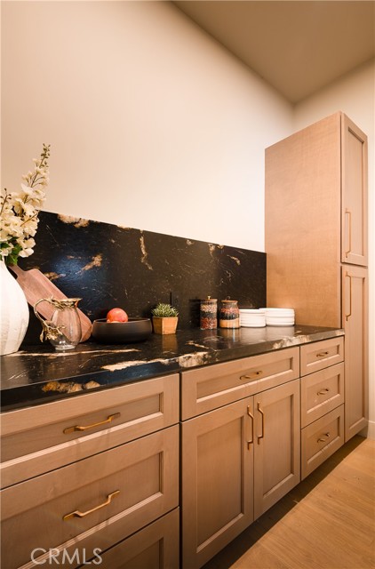 Detail Gallery Image 13 of 65 For 15719 Hartsook St, Encino,  CA 91436 - 4 Beds | 4/1 Baths