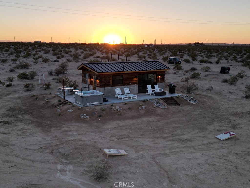 https://media.crmls.org/medias/5fbb0a8a-4810-4a8a-8500-51963e85b958.jpg?preset=X-Large