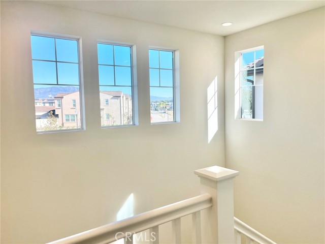 Detail Gallery Image 9 of 16 For 381 S Nevada Ave, Ventura,  CA 93004 - 3 Beds | 2/1 Baths
