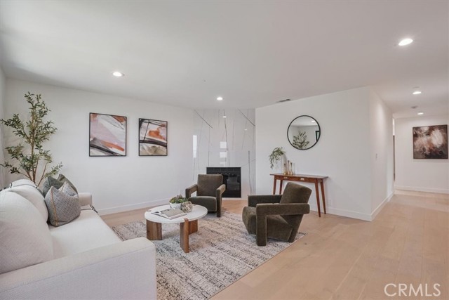 Detail Gallery Image 4 of 35 For 3560 Lavell Dr, Los Angeles,  CA 90065 - 4 Beds | 4 Baths