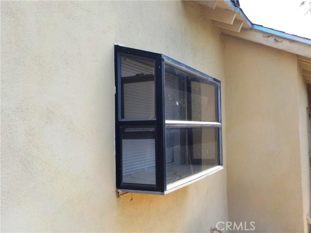 1676 Dumbarton Avenue, San Bernardino CA: https://media.crmls.org/medias/5fbcf9c1-0ea5-4a74-a450-d1871cef0d4e.jpg