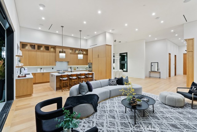 5727 Cahill Avenue, Tarzana CA: https://media.crmls.org/medias/5fbd6d59-e9a1-4ccf-ae99-87867655fb8f.jpg