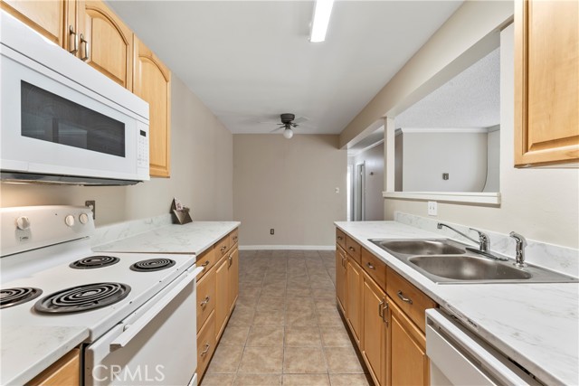 Detail Gallery Image 7 of 16 For 3090 Panorama Rd #D,  Riverside,  CA 92506 - 2 Beds | 2 Baths