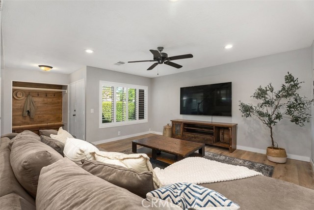 Detail Gallery Image 5 of 40 For 20001 Village Green Dr, Lakewood,  CA 90715 - 4 Beds | 2/1 Baths
