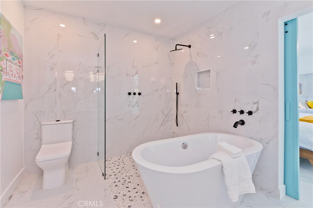 https://media.crmls.org/medias/5fbf36e7-b1ba-4f93-add9-dcdb3fb4042d.jpg?preset=X-Large
