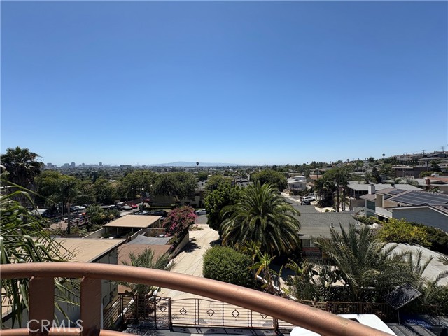 1994 Stanley Avenue, Signal Hill CA: https://media.crmls.org/medias/5fbf7803-7247-4dd0-81a2-3621bfd85615.jpg