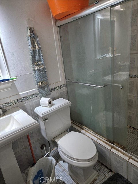 Detail Gallery Image 6 of 12 For 9089 Palm Ln, Fontana,  CA 92335 - 4 Beds | 2 Baths