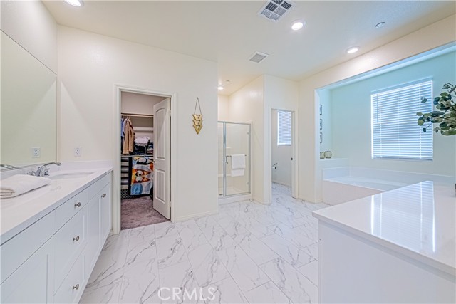 4040 S Bowery Place, Ontario CA: https://media.crmls.org/medias/5fc088e6-aae2-43b5-9d89-3aee845fea95.jpg