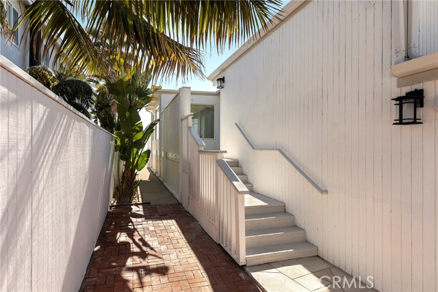 Detail Gallery Image 4 of 38 For 35577 Beach Rd, Dana Point,  CA 92624 - 2 Beds | 1/1 Baths