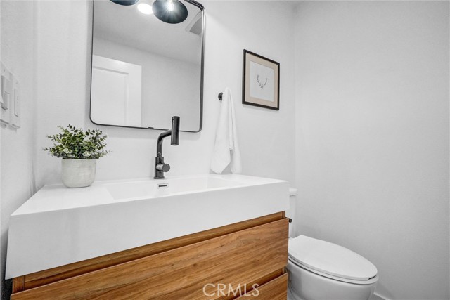 738 Amberwood Drive, Santa Ana CA: https://media.crmls.org/medias/5fc1561f-86ad-4ab1-84cc-4204c2c52066.jpg