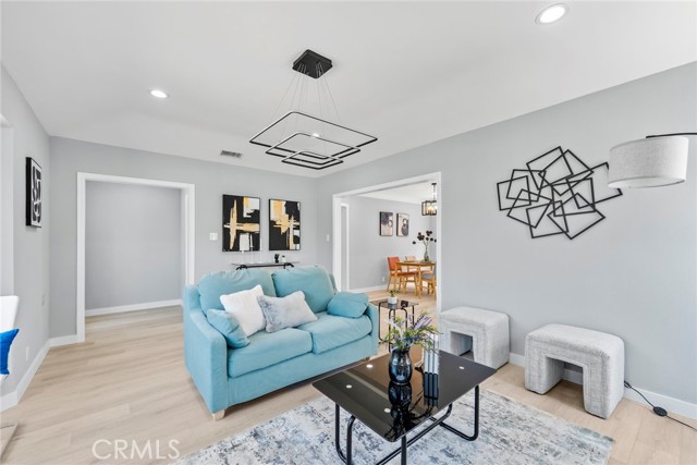 8460 Truxton Avenue, Los Angeles CA: https://media.crmls.org/medias/5fc270ed-c1e6-42fe-b03f-6c2e3abc5249.jpg