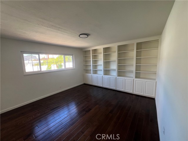 Detail Gallery Image 17 of 19 For 16091 Gold Cir, Huntington Beach,  CA 92647 - 5 Beds | 2 Baths